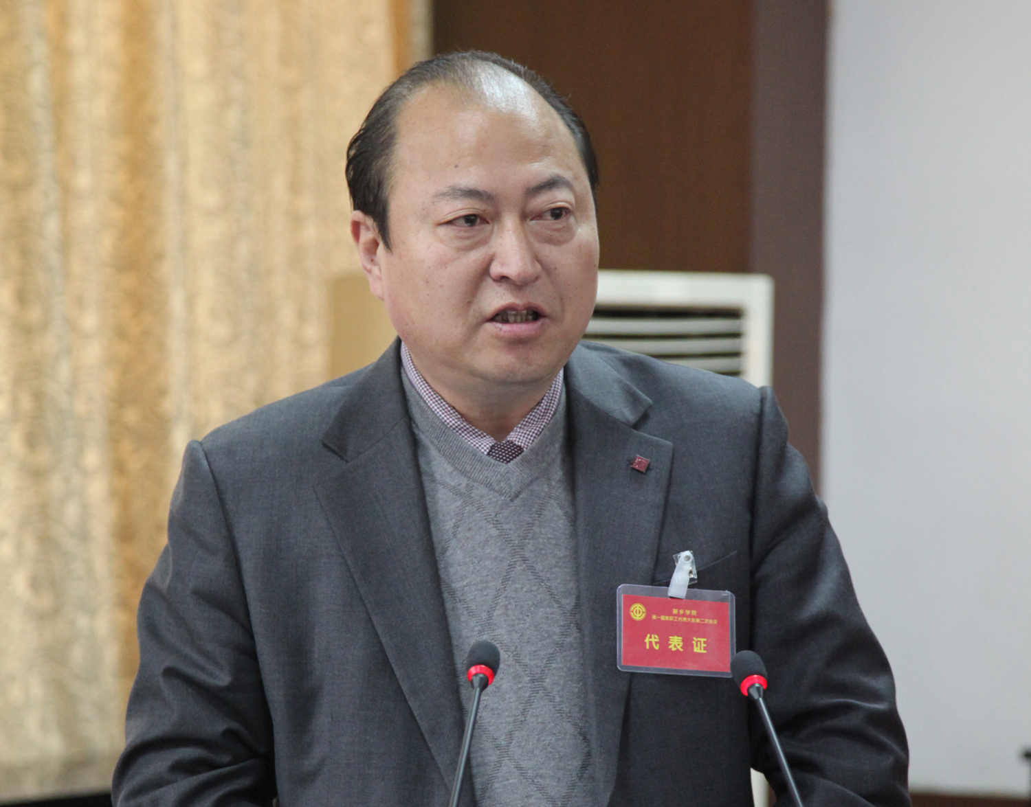 院长杨宏志作工作报告